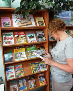 Книжная выставка "Строим своими руками"