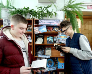 Книжная выставка «Страницы космических стартов»