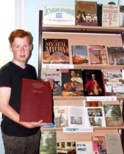 Книжная выставка "Застывшие мгновения"